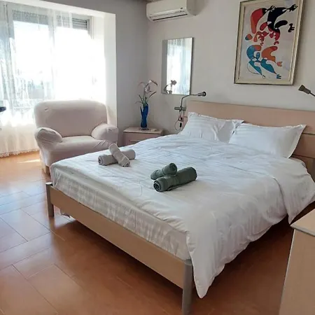 Oasis In The Heart Of Appartamento Tirana